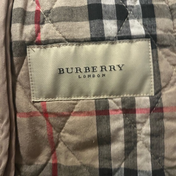 Burberry Lightweight Quilted Jacket - Picture 2 of 4
